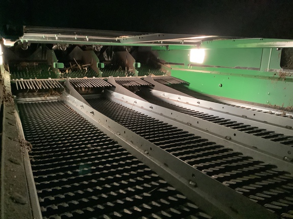 Photo of 2016 John Deere S670