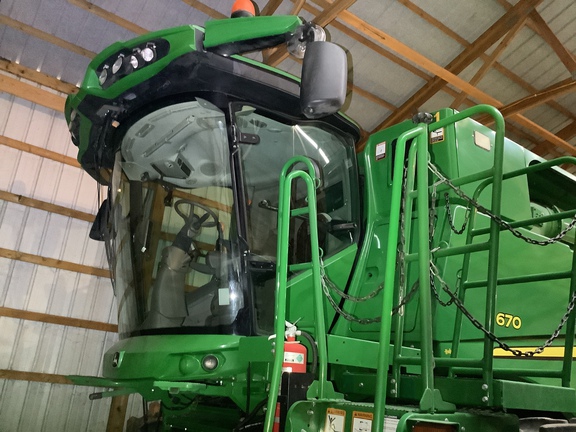 Photo of 2016 John Deere S670