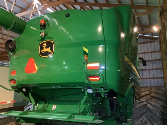 Photo of 2016 John Deere S670