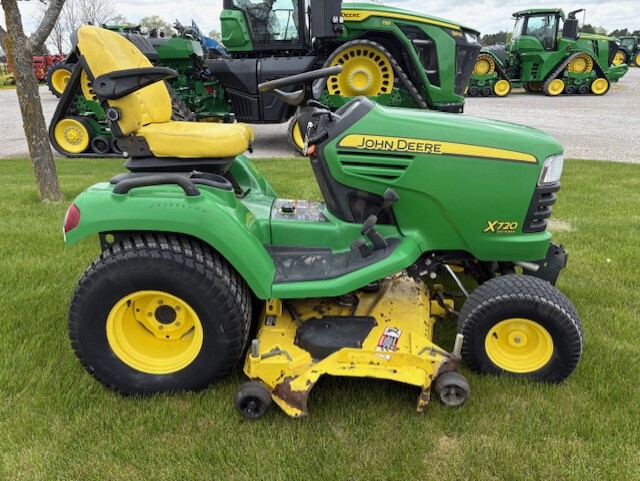 2009 John Deere X720 Image 3
