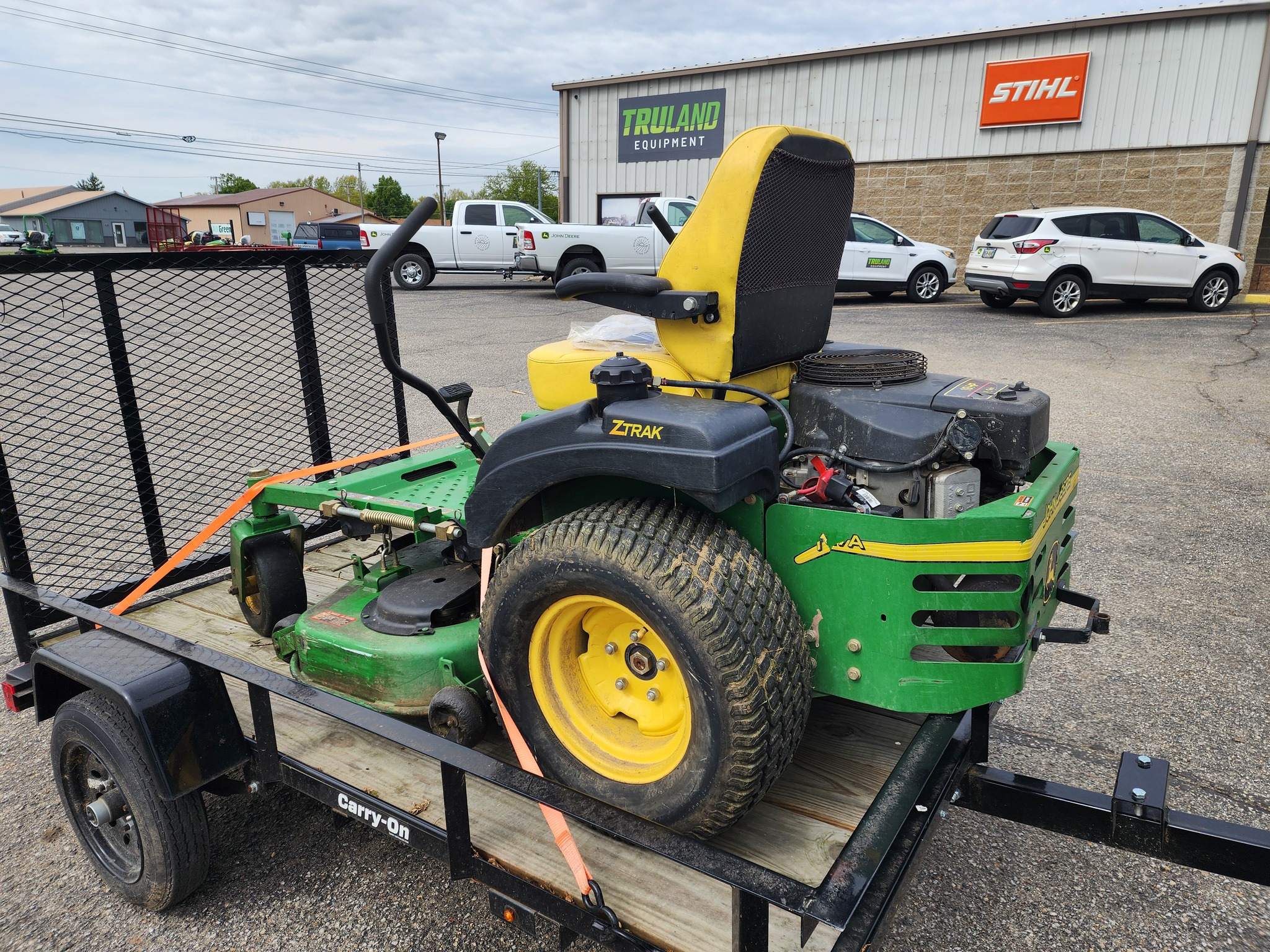 2004 John Deere 717A Image 2
