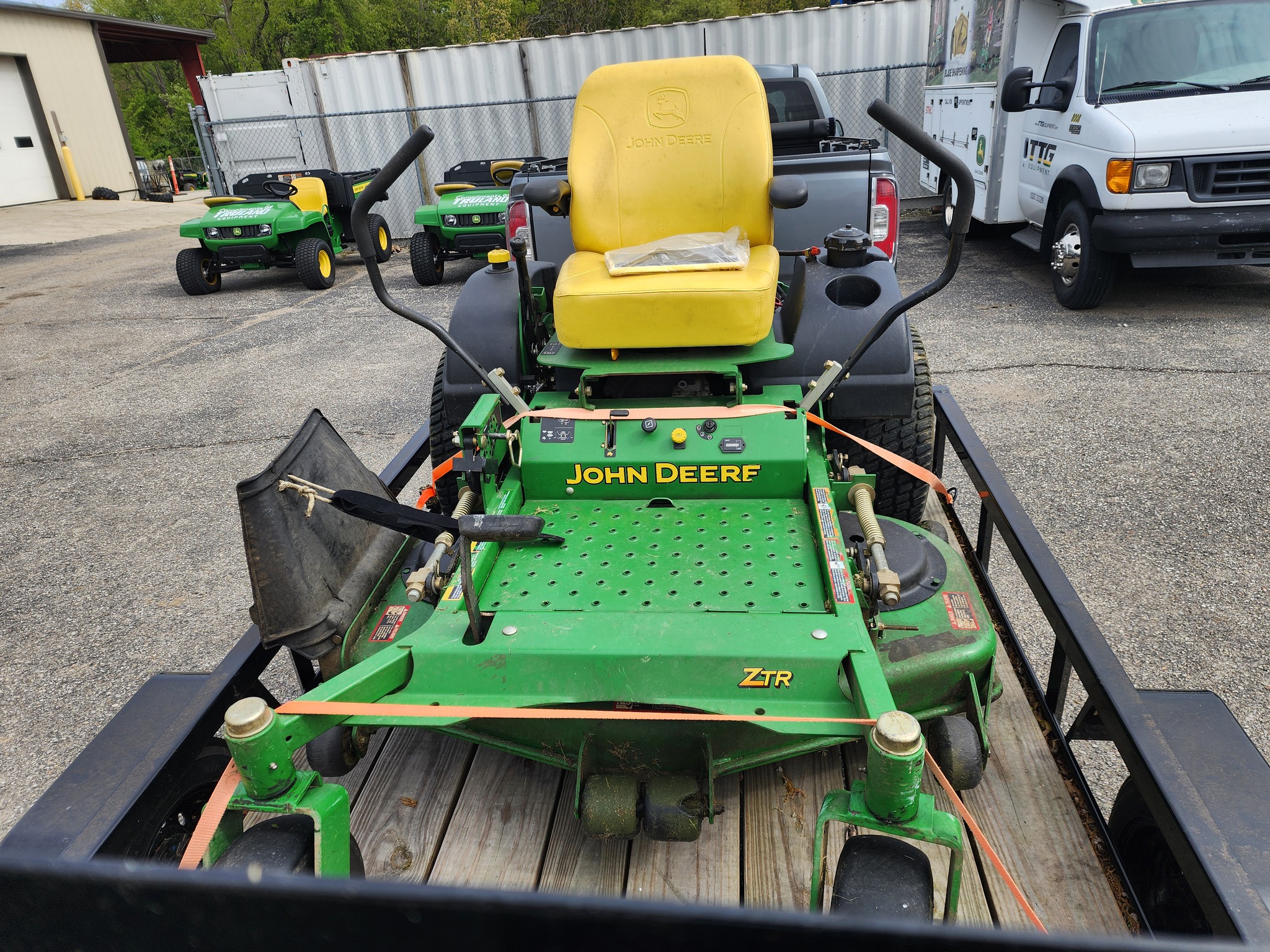 2004 John Deere 717A Image 3