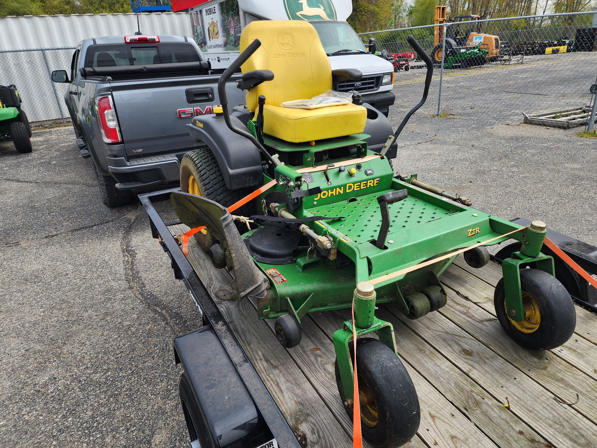 2004 John Deere 717A Image 4