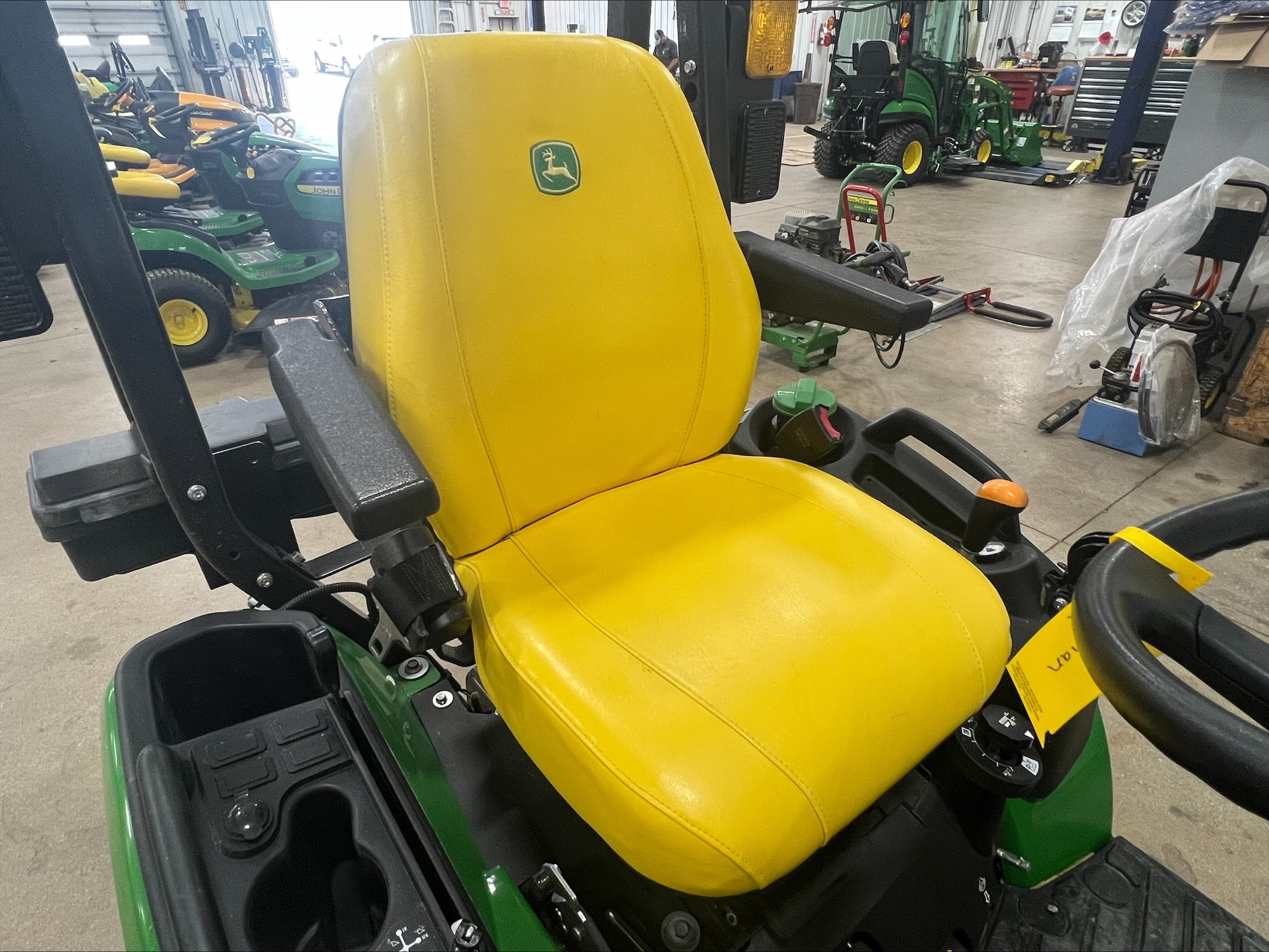 2024 John Deere 1025R Image 13