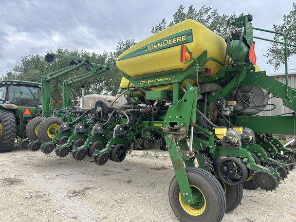 2011 John Deere 1770NT CCS (2nd thumbnail)