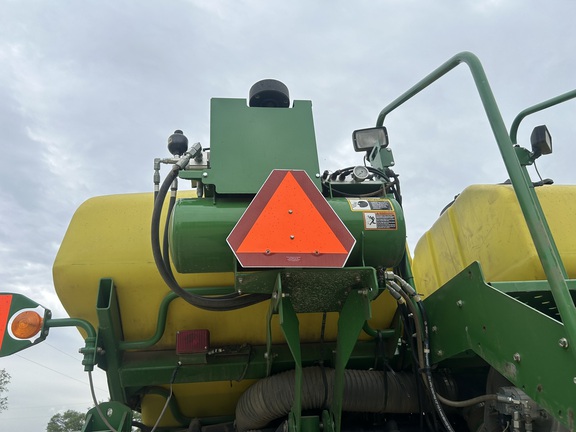 2011 John Deere 1770NT CCS (5th thumbnail)