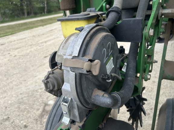 2011 John Deere 1770NT CCS (9th thumbnail)