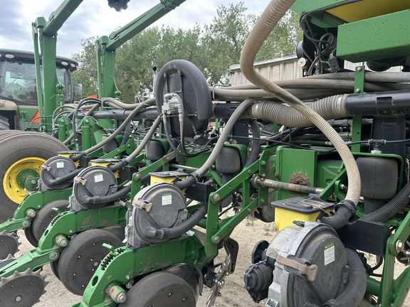 2011 John Deere 1770NT CCS (12th thumbnail)