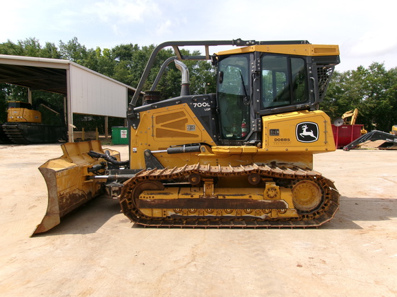 Photo of a 2021 John Deere 700L