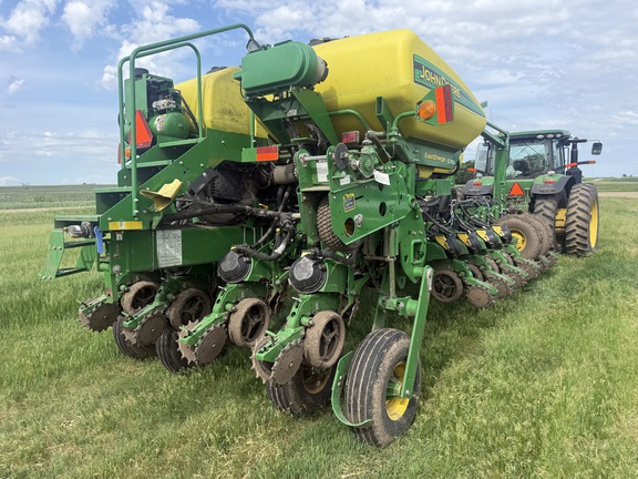  John Deere 1775NT