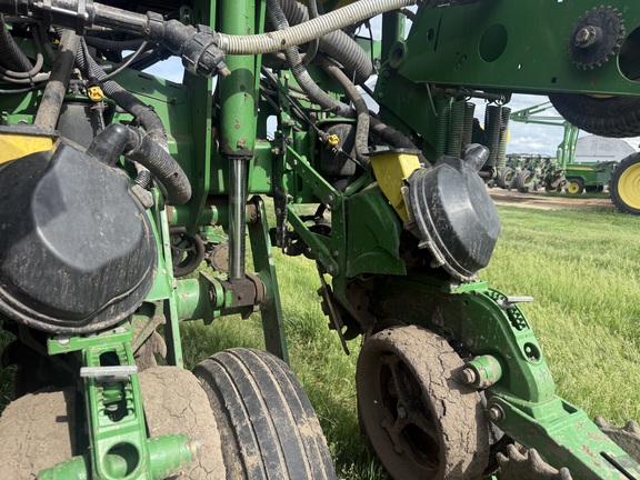 2015 John Deere 1775NT - Photo12