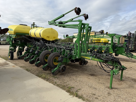 John Deere 1775NT