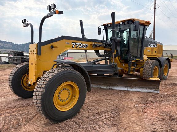 Photo of 2020 John Deere 772G