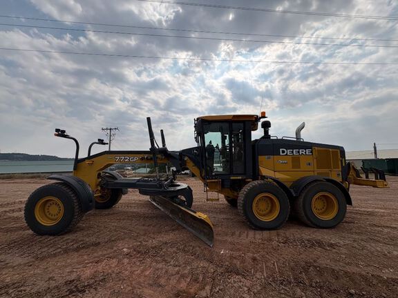 2020 John Deere 772G