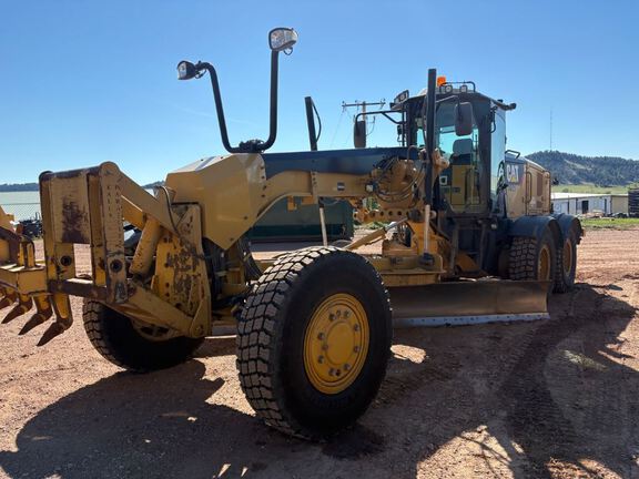Photo of 2013 Caterpillar 140M2 AWD