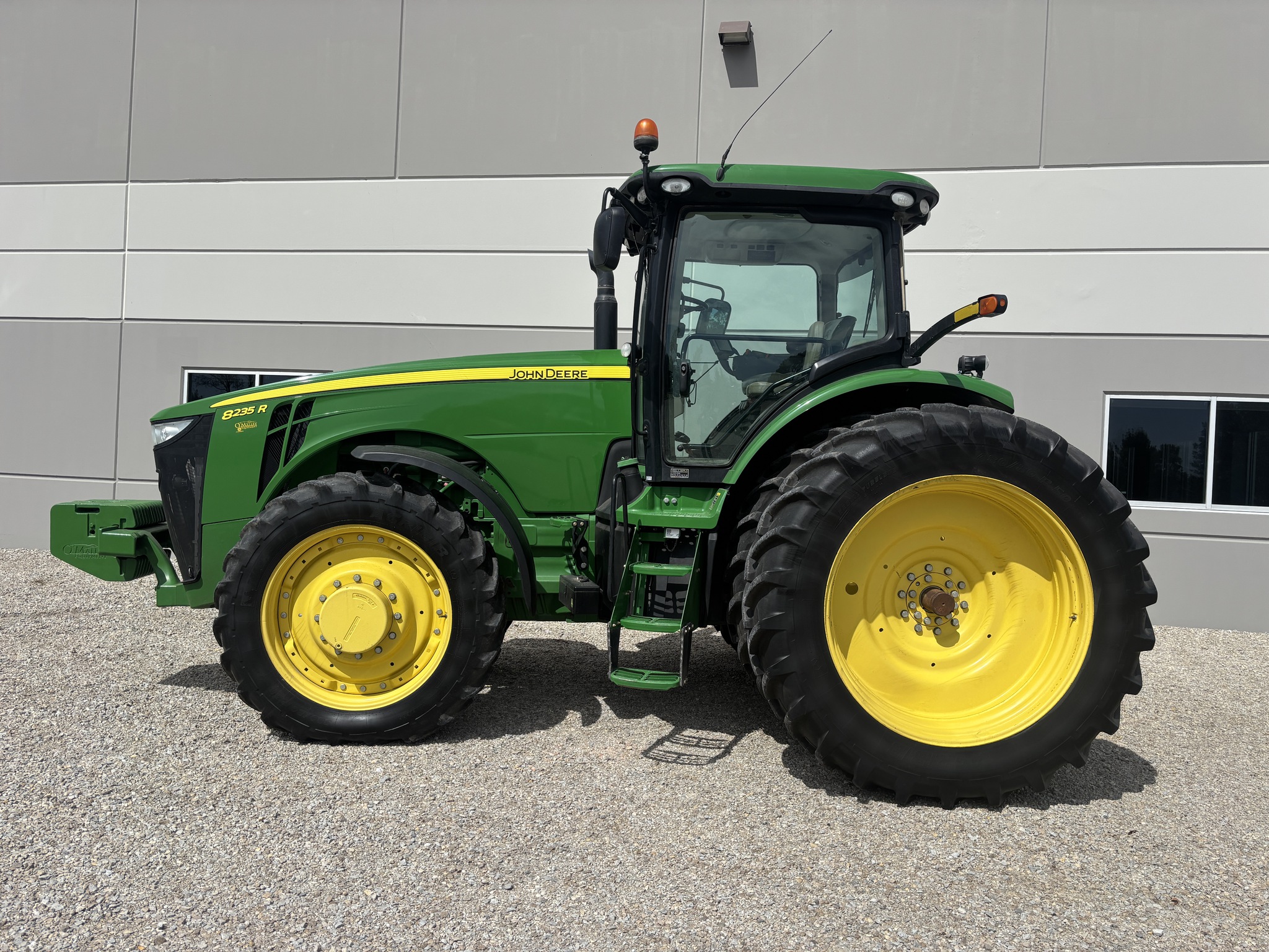 Used 2013 John Deere 8235R Row Crop Tractors at Koenig Equipment in Knightstown, IN - PhotoXL1