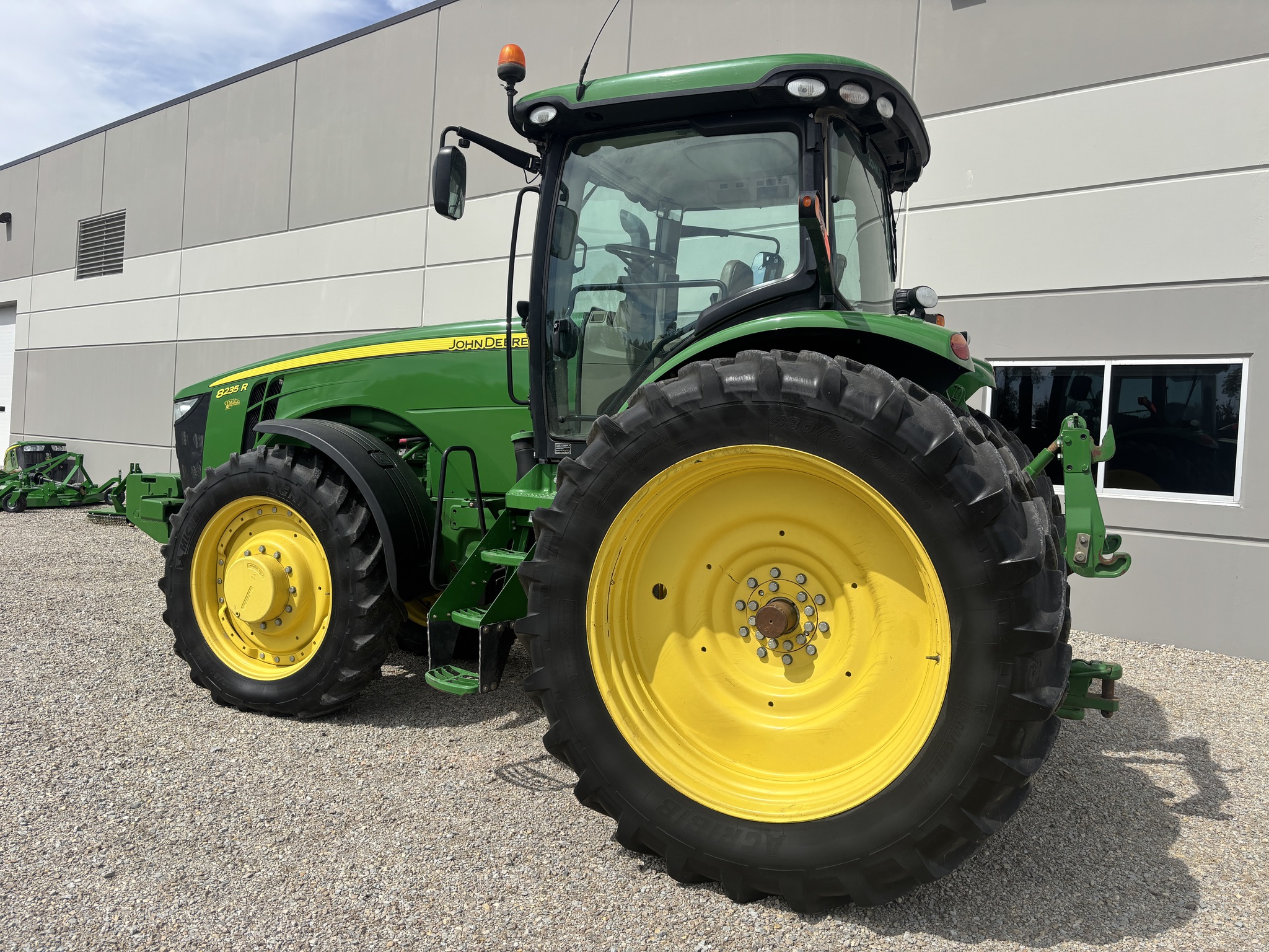 Used 2013 John Deere 8235R Row Crop Tractors at Koenig Equipment in Knightstown, IN - PhotoXL2