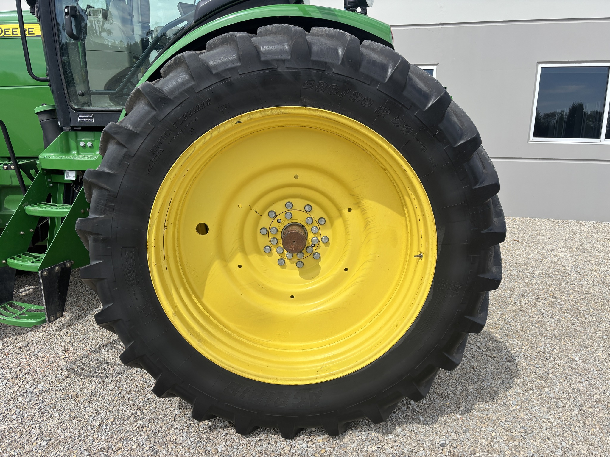 Used 2013 John Deere 8235R Row Crop Tractors at Koenig Equipment in Knightstown, IN - PhotoXL21
