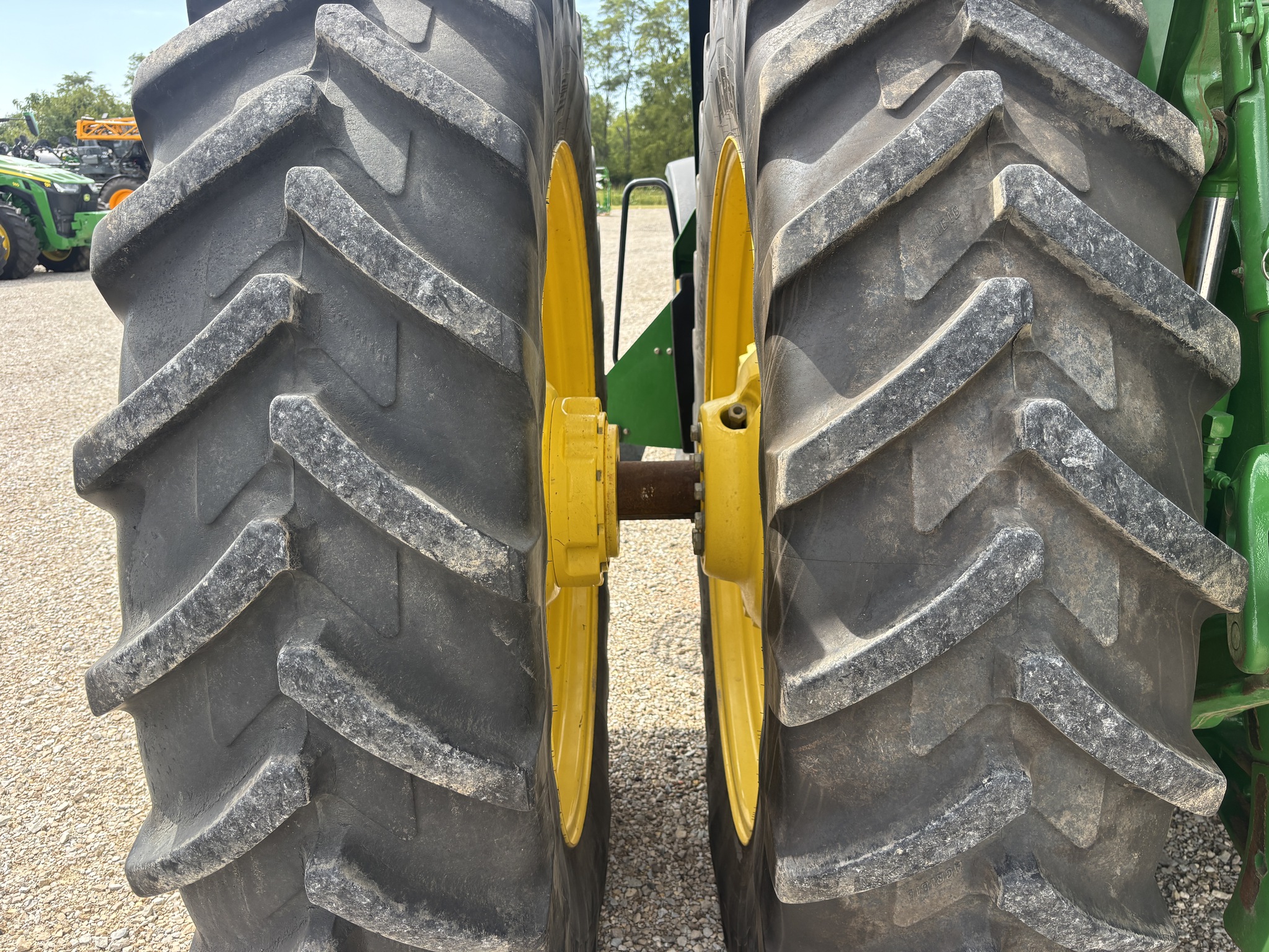 Used 2013 John Deere 8235R Row Crop Tractors at Koenig Equipment in Knightstown, IN - PhotoXL23