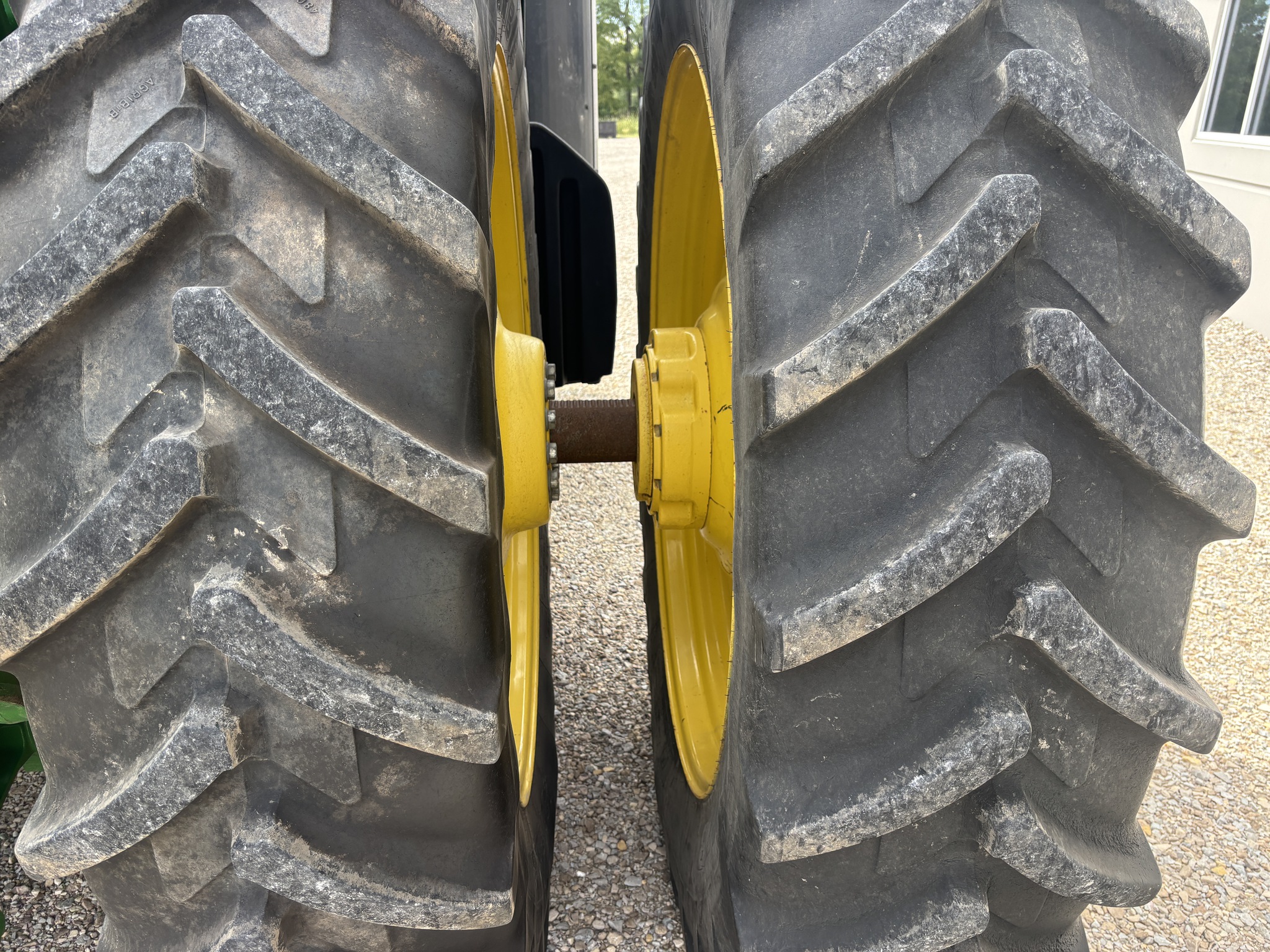Used 2013 John Deere 8235R Row Crop Tractors at Koenig Equipment in Knightstown, IN - PhotoXL24