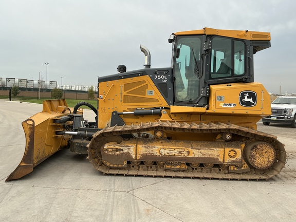 2024 John Deere 750L