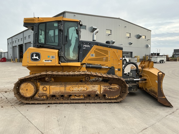 2024 John Deere 750L