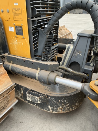2024 John Deere 750L