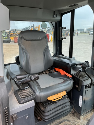 2024 John Deere 750L