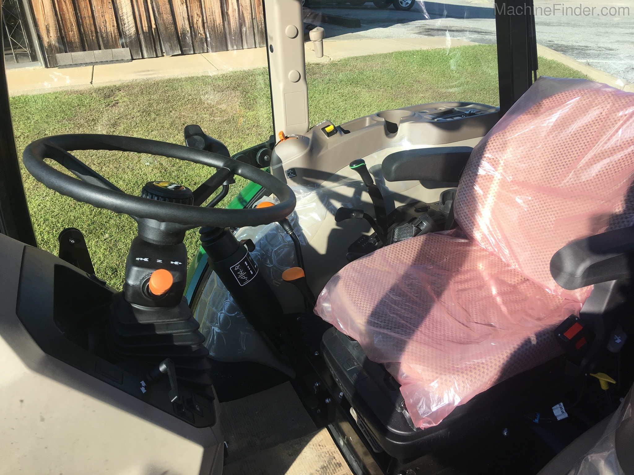 2021 John Deere 5075E Image 5