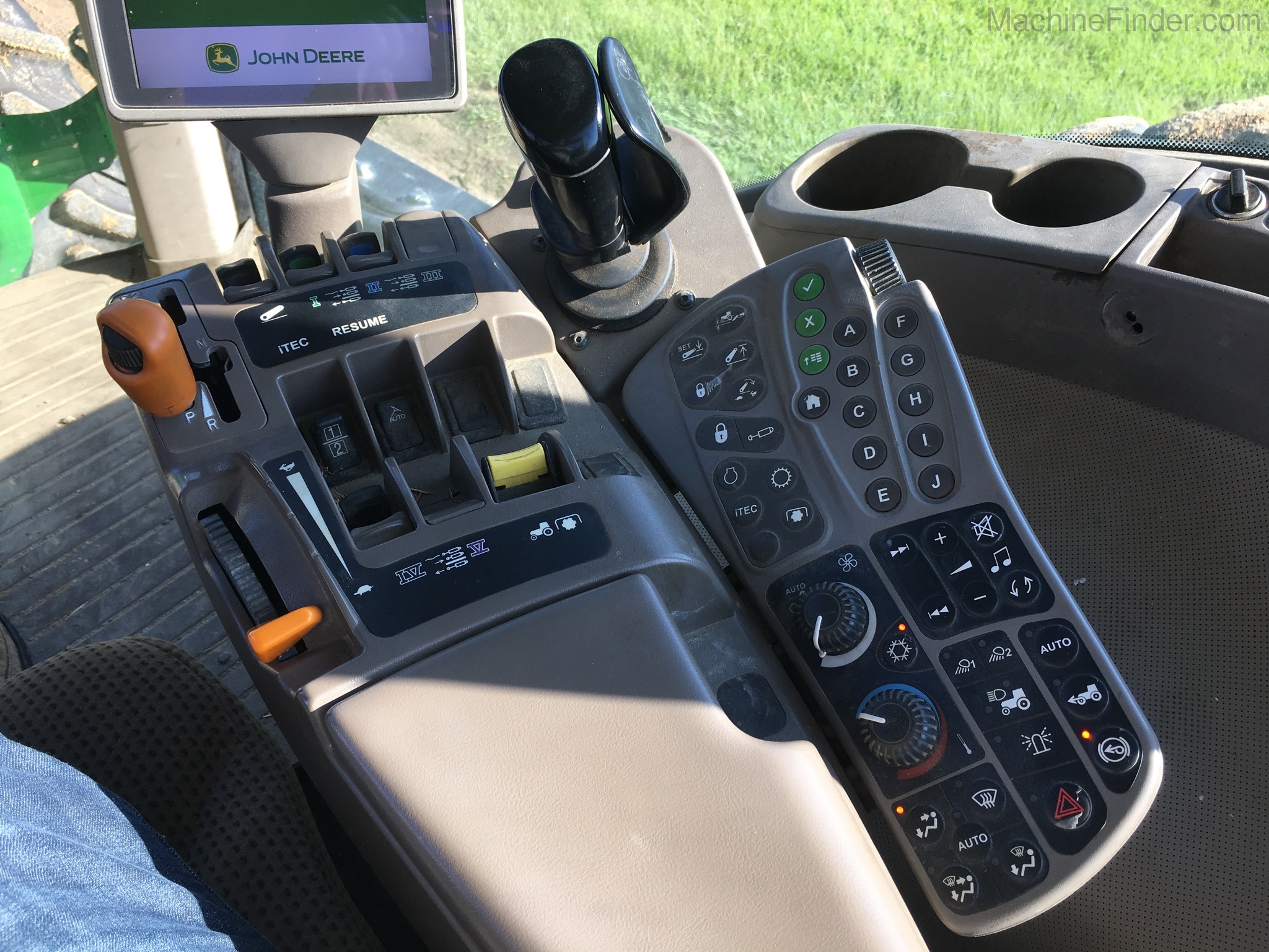 2012 John Deere 7200R Image 7