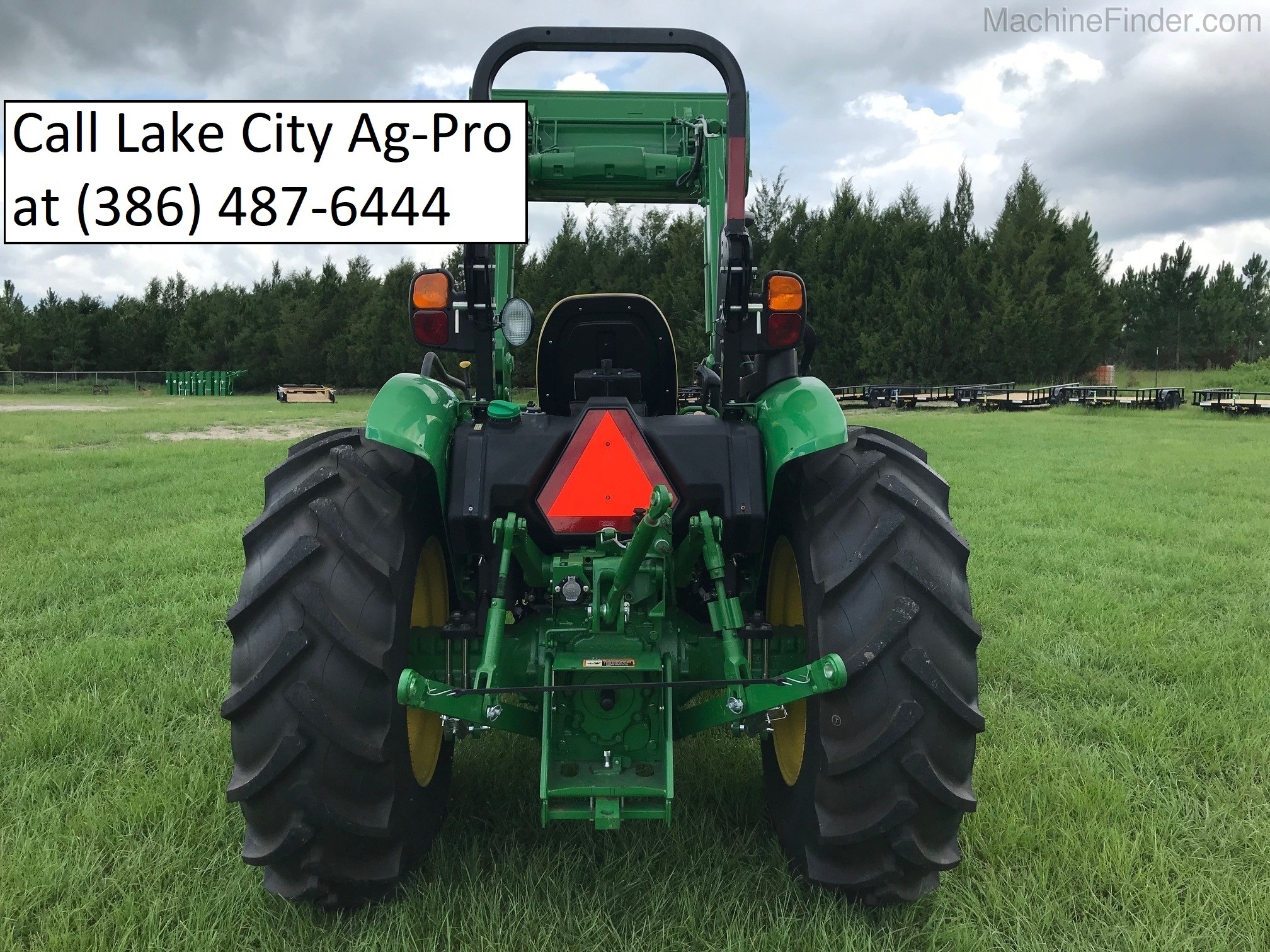 2020 John Deere 5045E Image 3