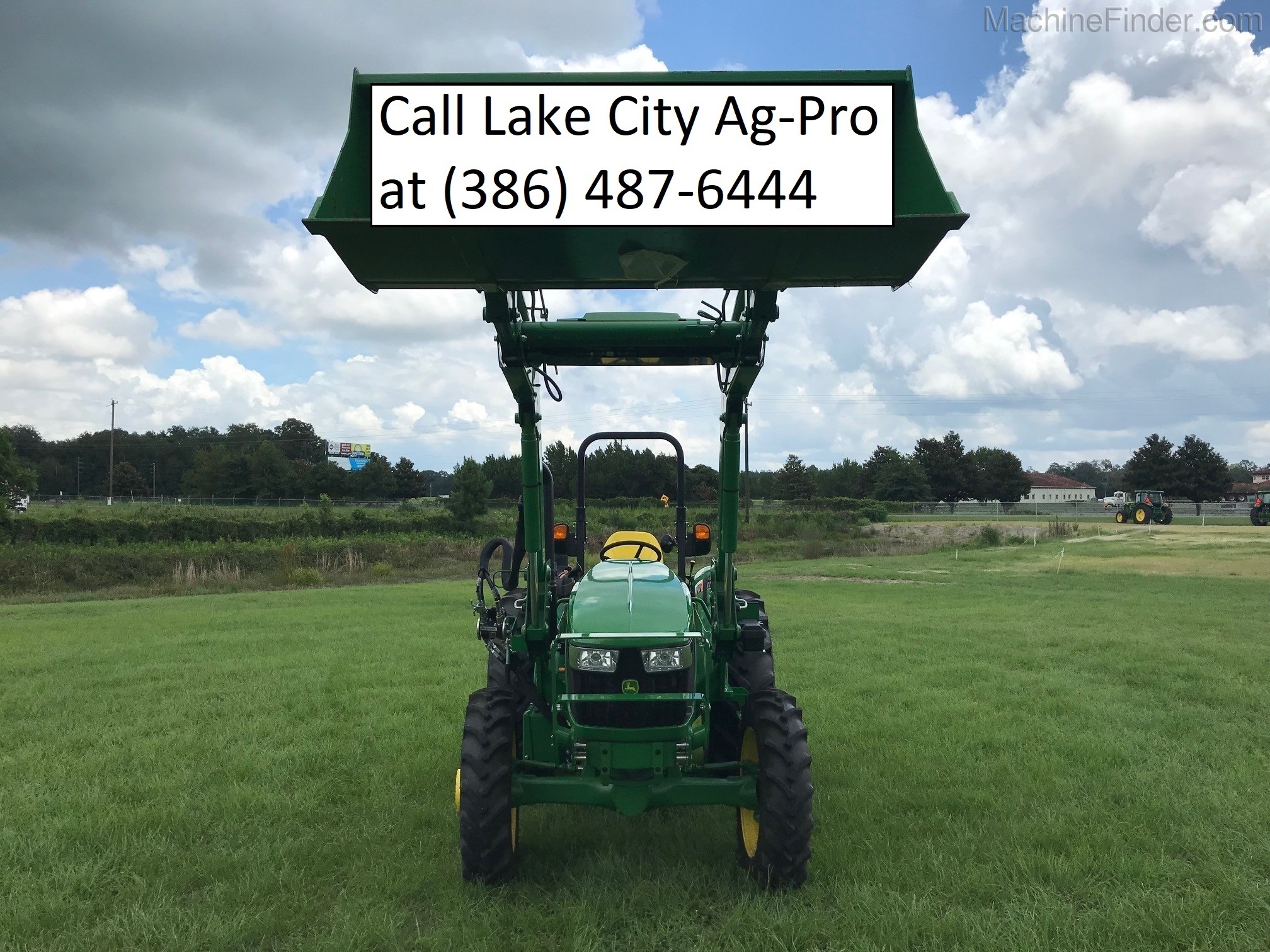 2020 John Deere 5045E Image 6