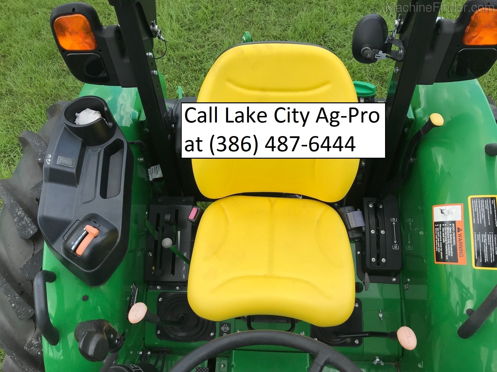2020 John Deere 5045E Image 8