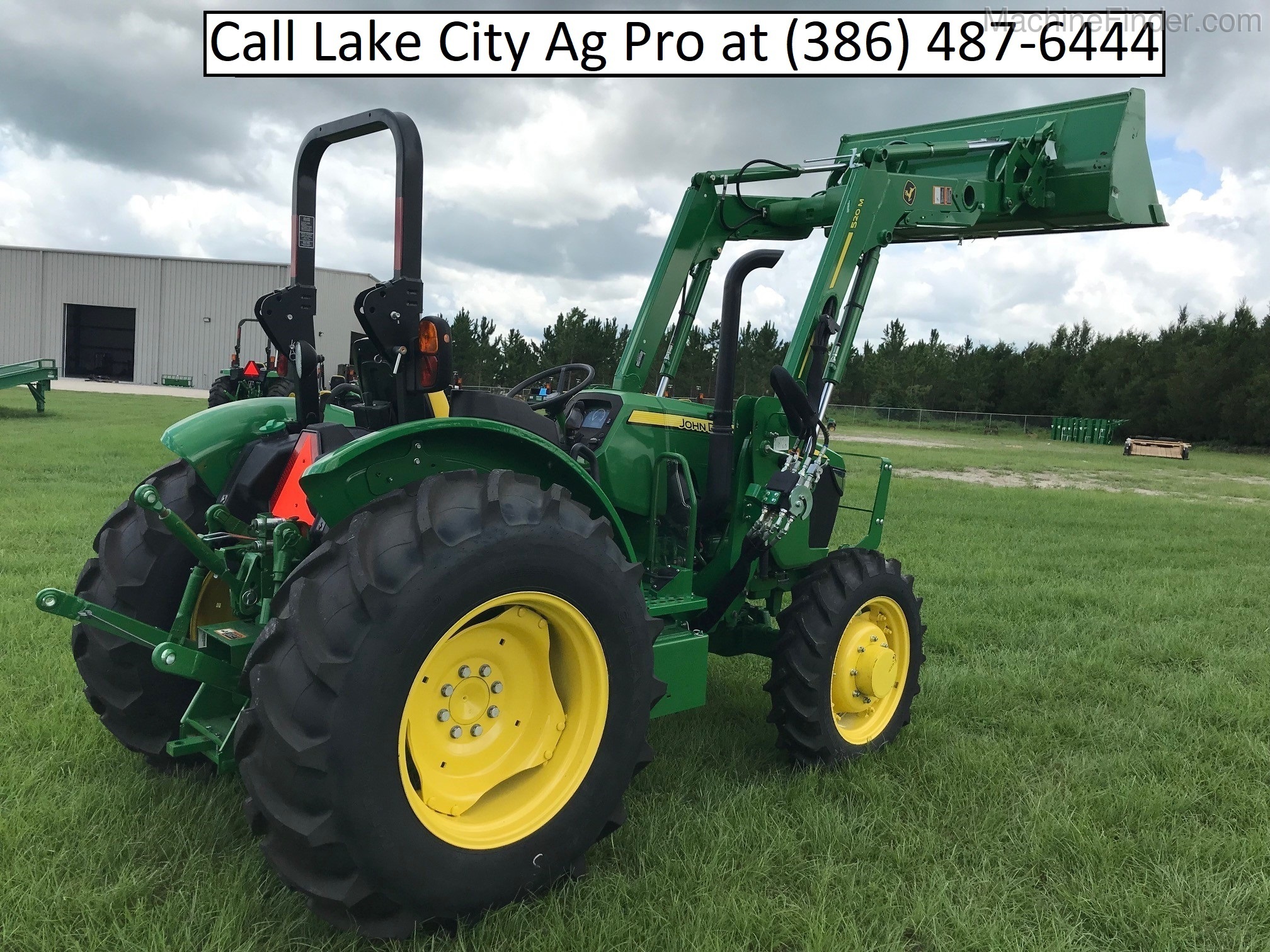2020 John Deere 5045E Image 4