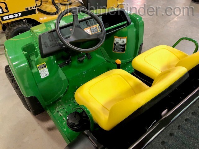2020 John Deere TH 6x4 Gas Image 2