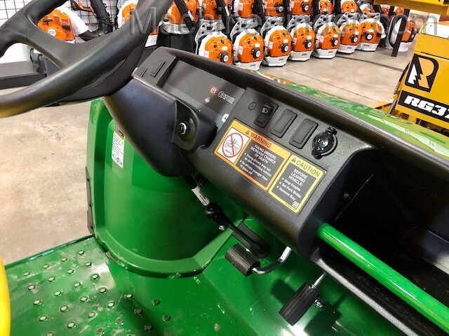 2020 John Deere TH 6x4 Gas Image 6