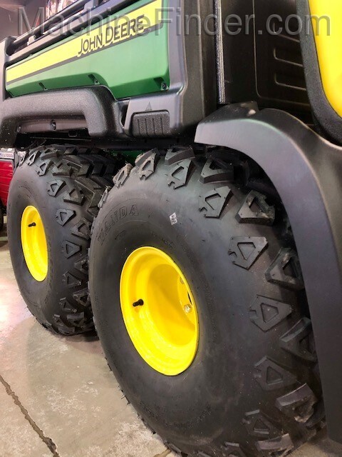 2020 John Deere TH 6x4 Gas Image 8