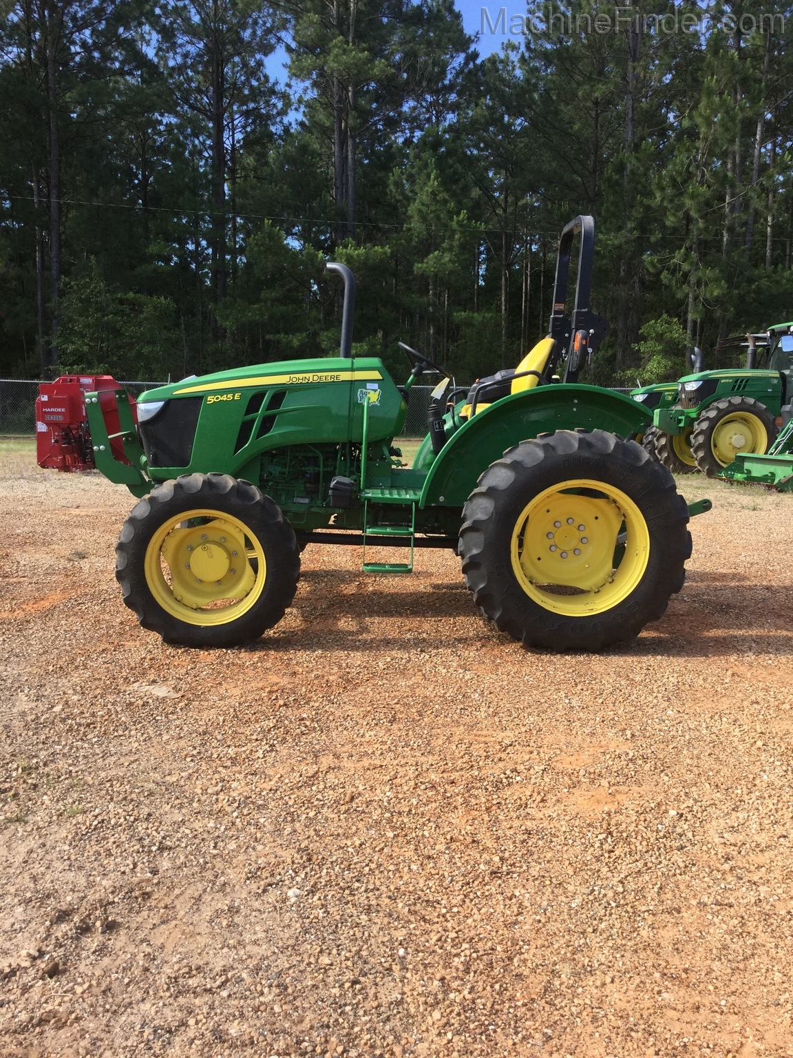 2018 John Deere 5045E Image 1