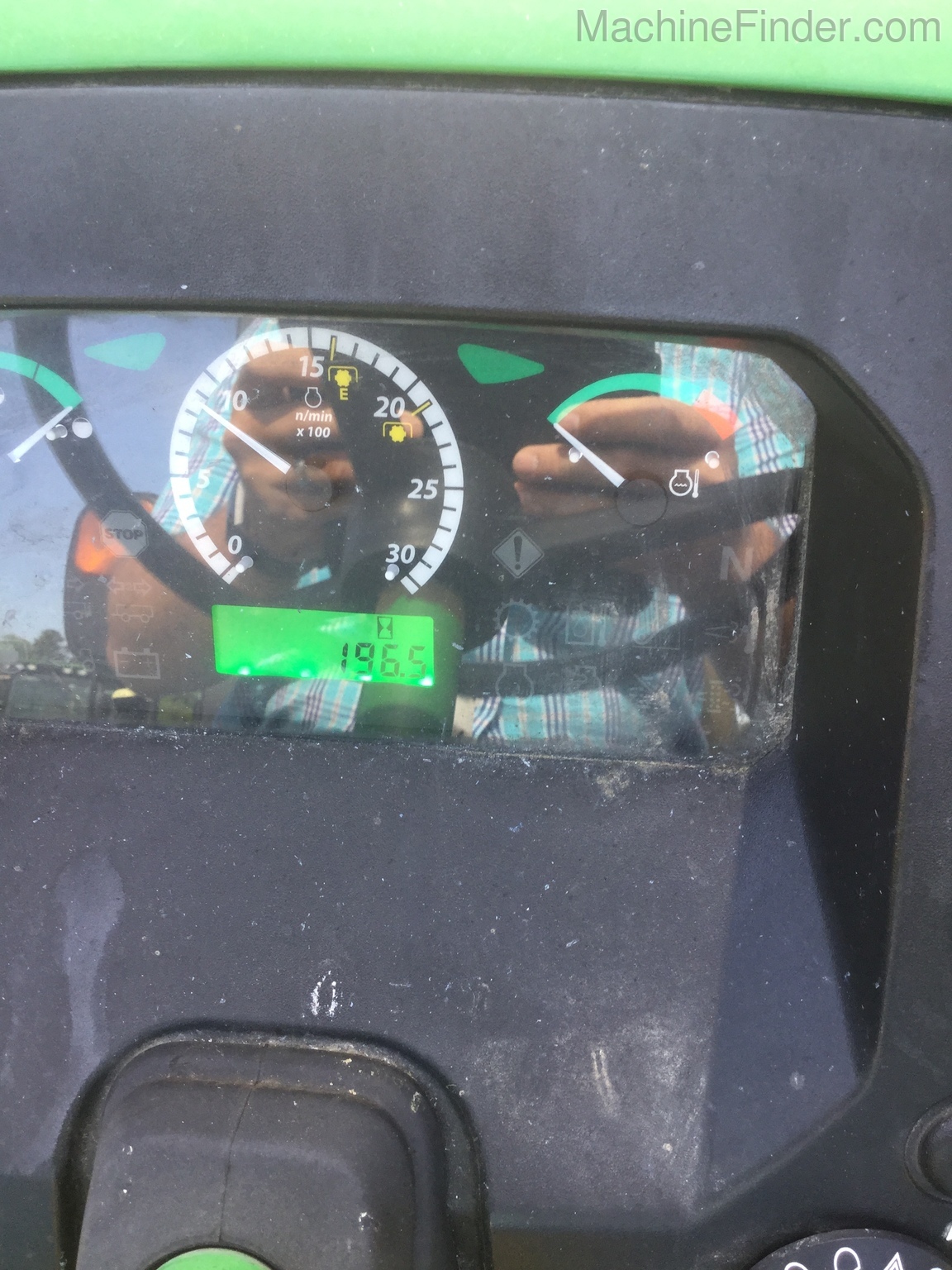 2018 John Deere 5045E Image 9