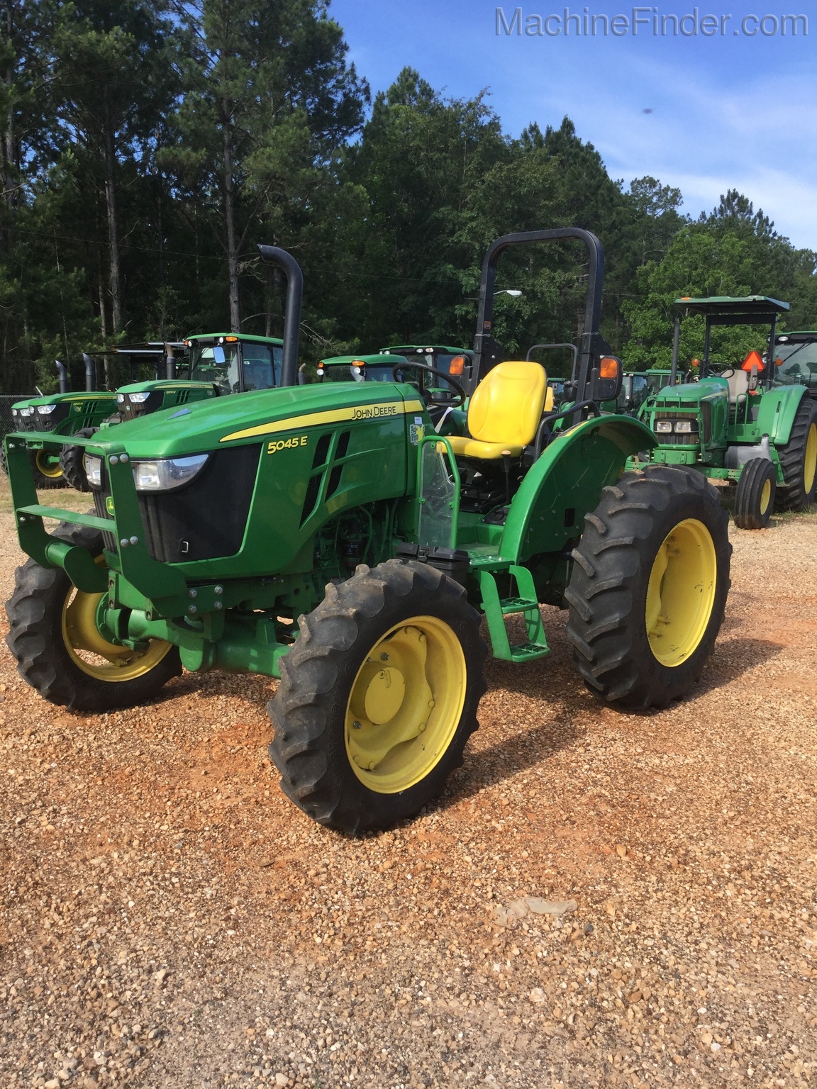 2018 John Deere 5045E Image 3