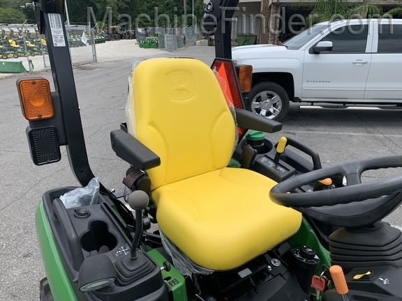 2021 John Deere 2025R Image 5