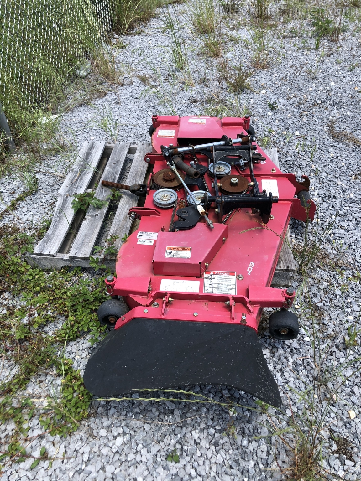 2000 Mahindra EMAX 25L 60