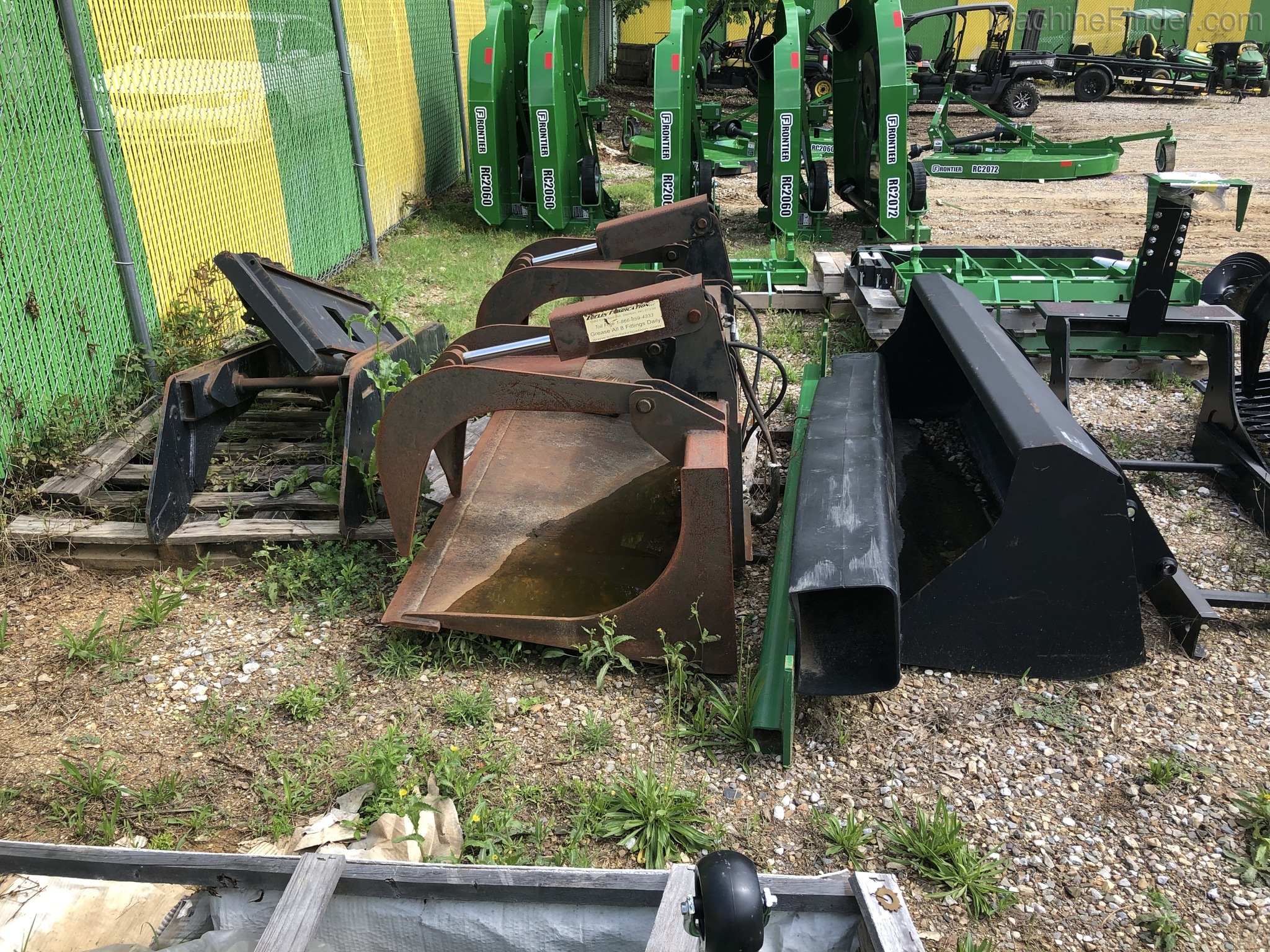 2000 John Deere grapple Image 2