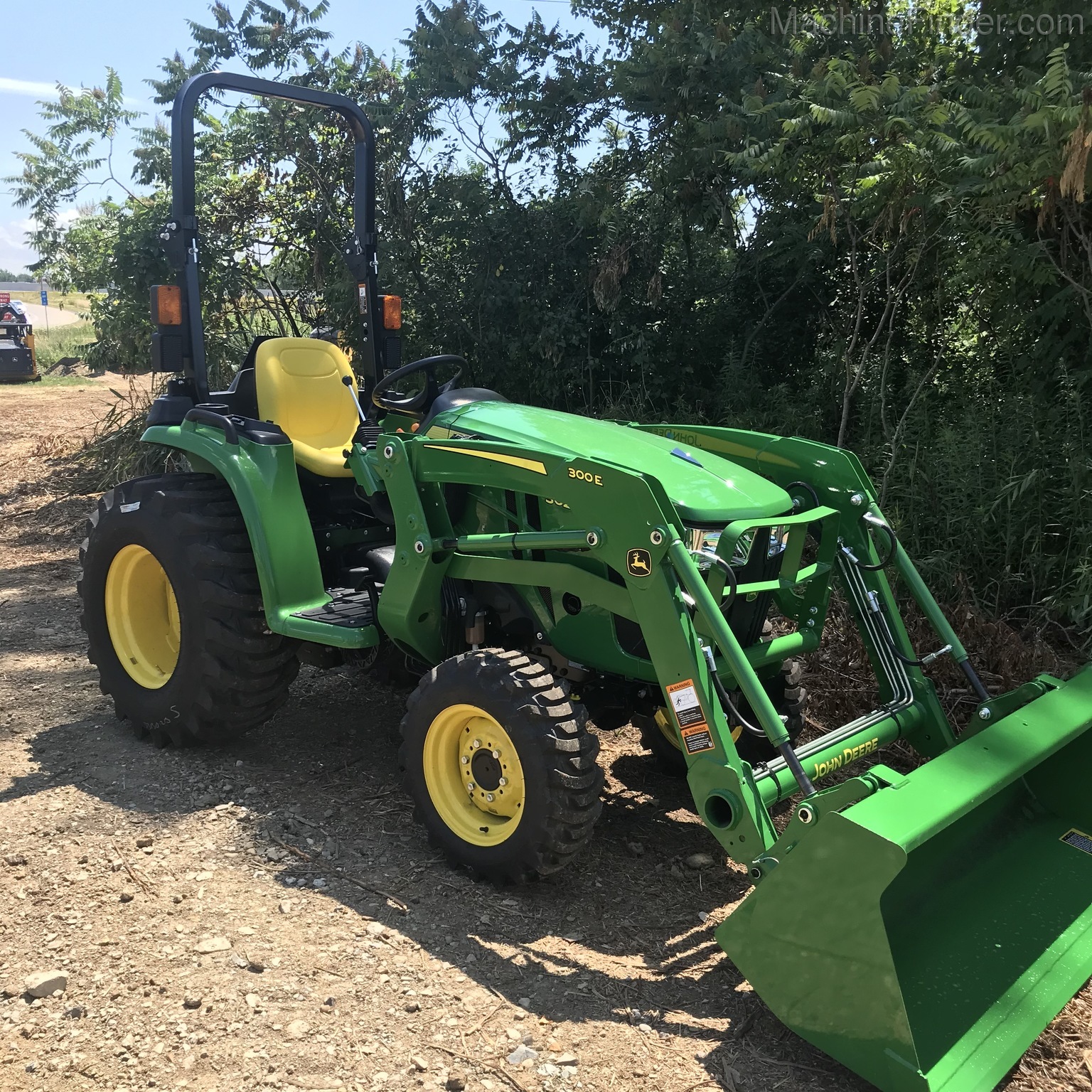 2020 John Deere 3025E Image 3