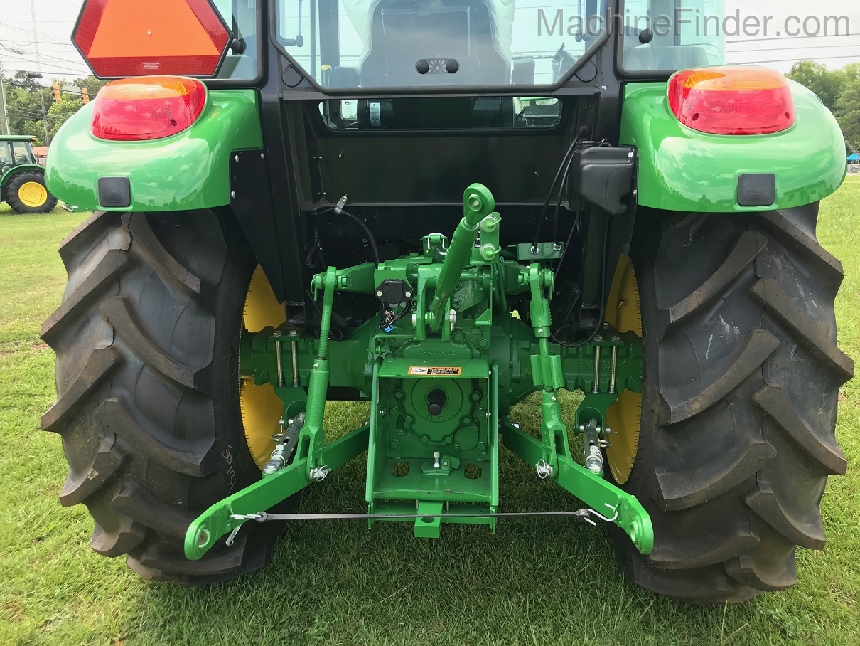 2020 John Deere 5055E Image 4