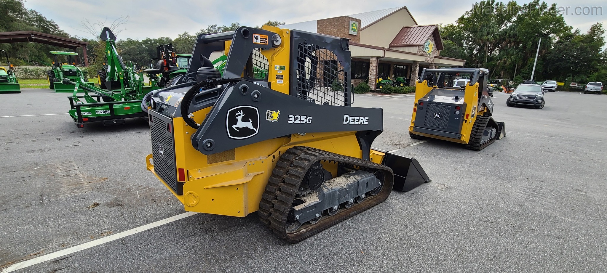 2020 John Deere 325G Image 9