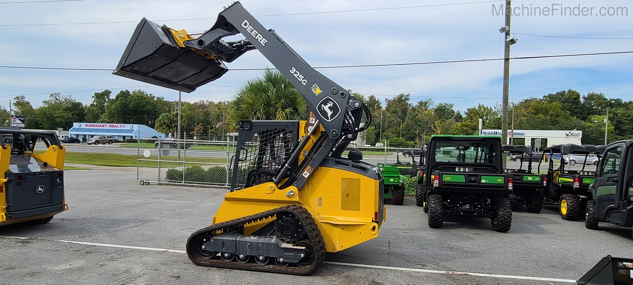 2020 John Deere 325G Image 4