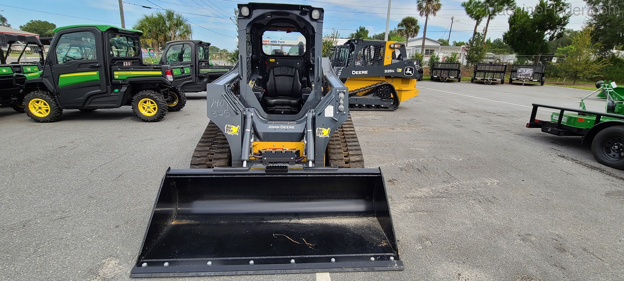 2020 John Deere 325G Image 7