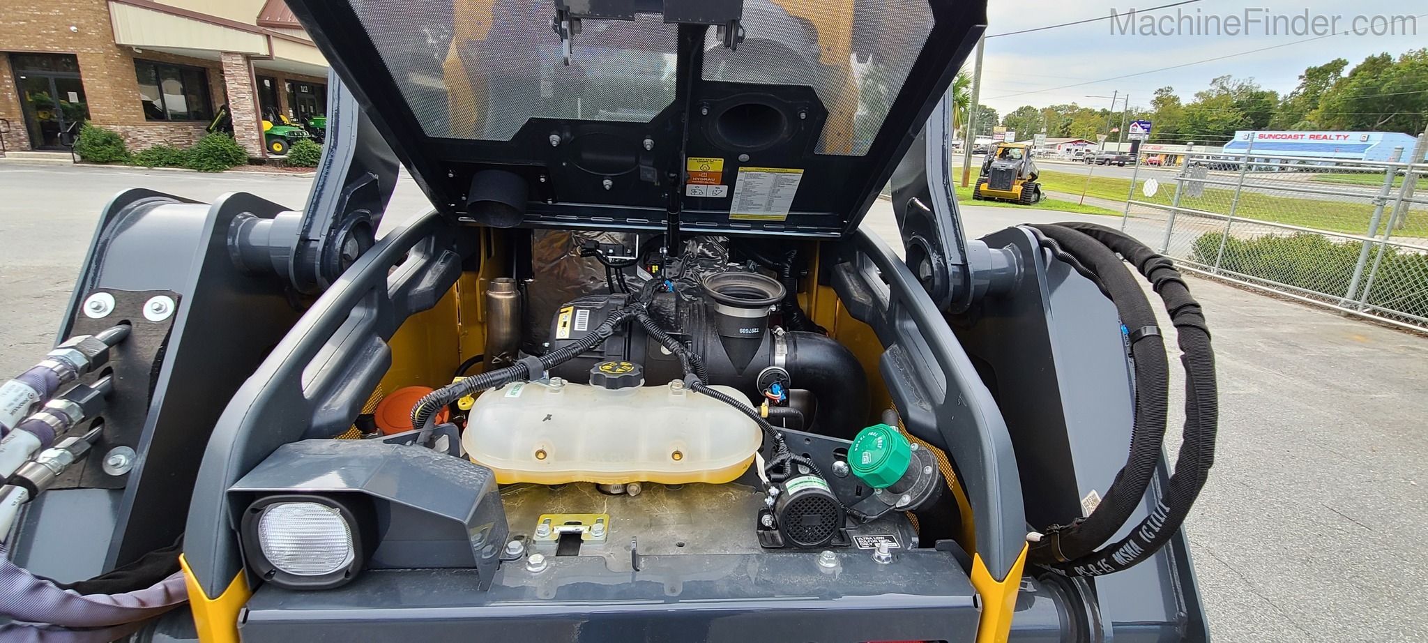 2020 John Deere 325G Image 11