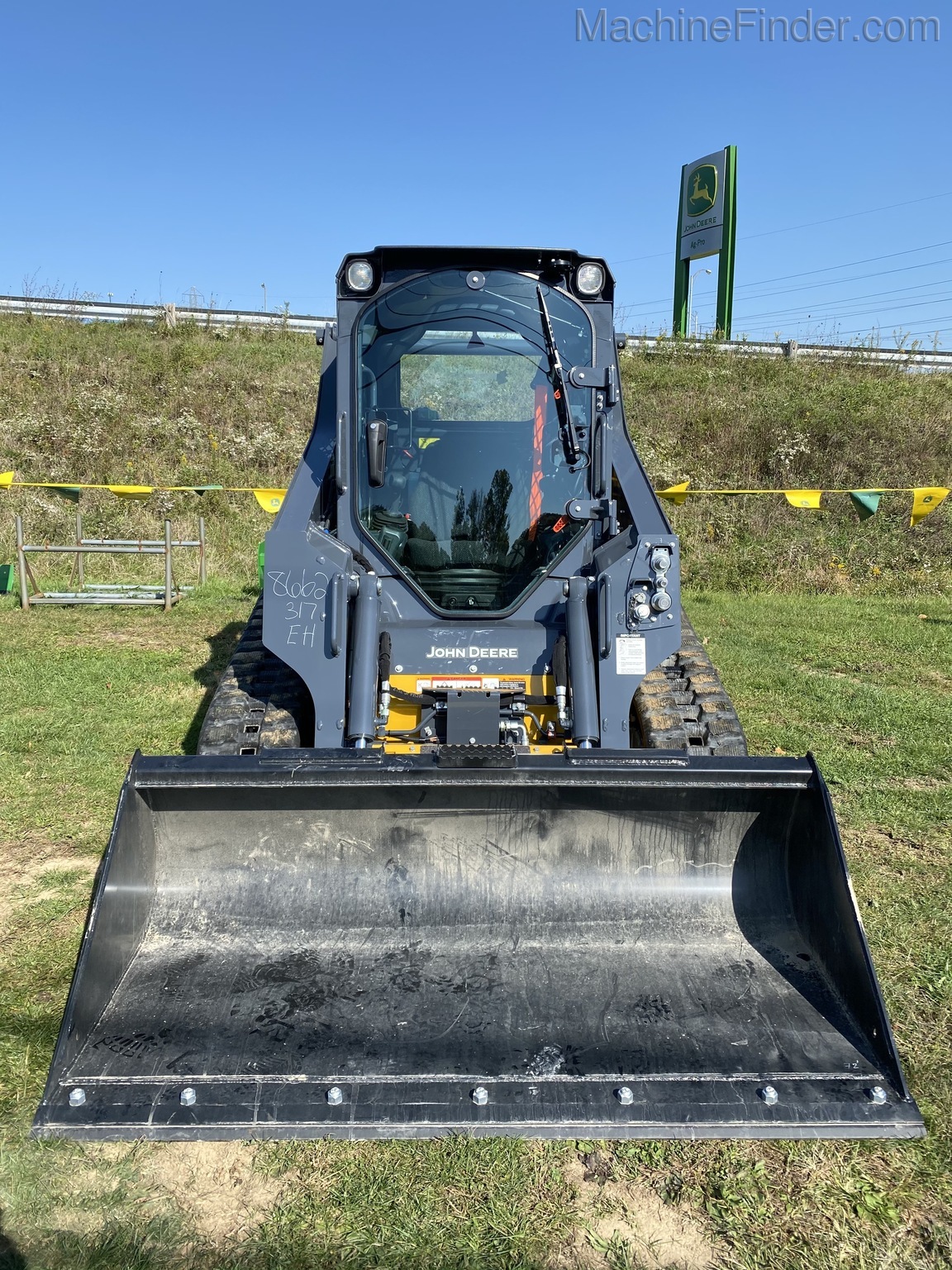 2020 John Deere 317G Image 2